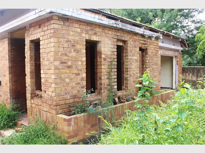 Owner gives eight-week timeline as neighbour raises alarm over thefts linked to abandoned property