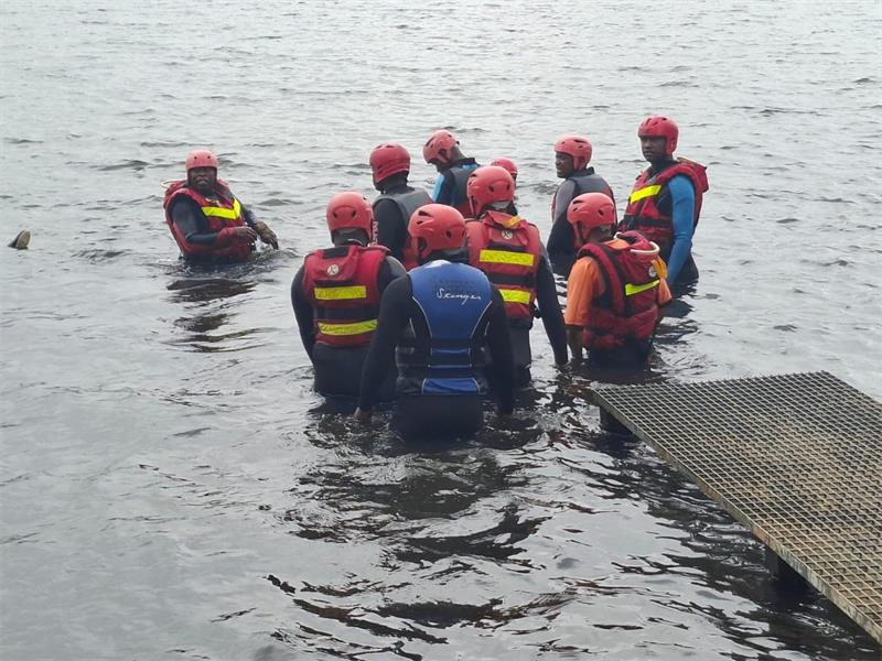 Emergency responders from Ekurhuleni and Johannesburg took to the water at Germiston Lake despite rainy and windy conditions, strengthening their rescue skills to better prepare for flooding and drowning emergencies.