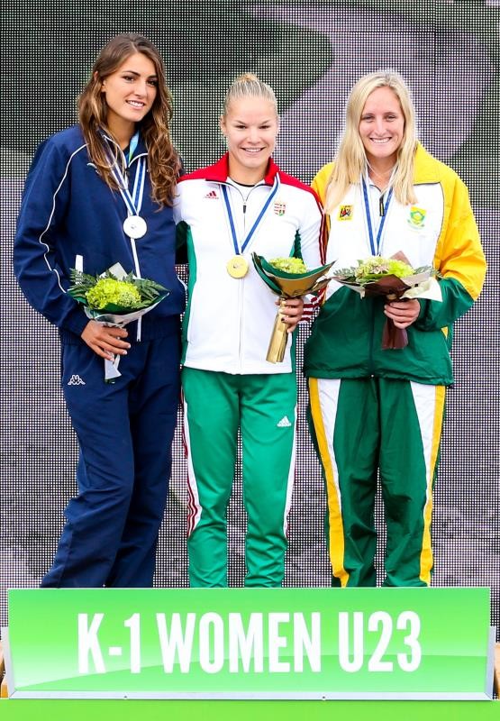 Jenna Ward (right) with race winner Vanda Kiszli (centre) and Susanna Cicali. PHOTO: Balint Vekassy/Gameplan Media