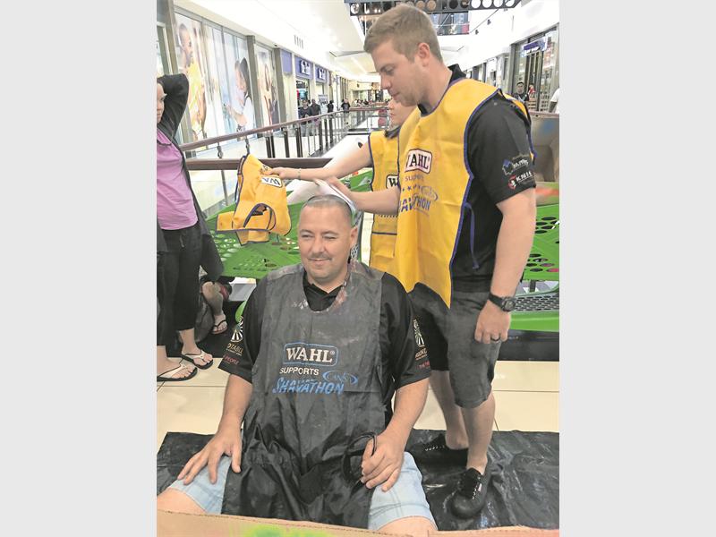 Amanzimtoti RT85 chairman, Vincent Tutt adds some colour to vice-chairman, Riaan Oosthuizen at the Cansa Shavathon at Galleria mall.