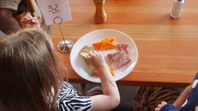 child-eating-881200_960_720