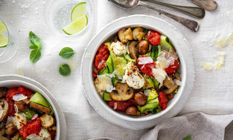 MEATLESS MONDAY - Caprese mushroom zoodles