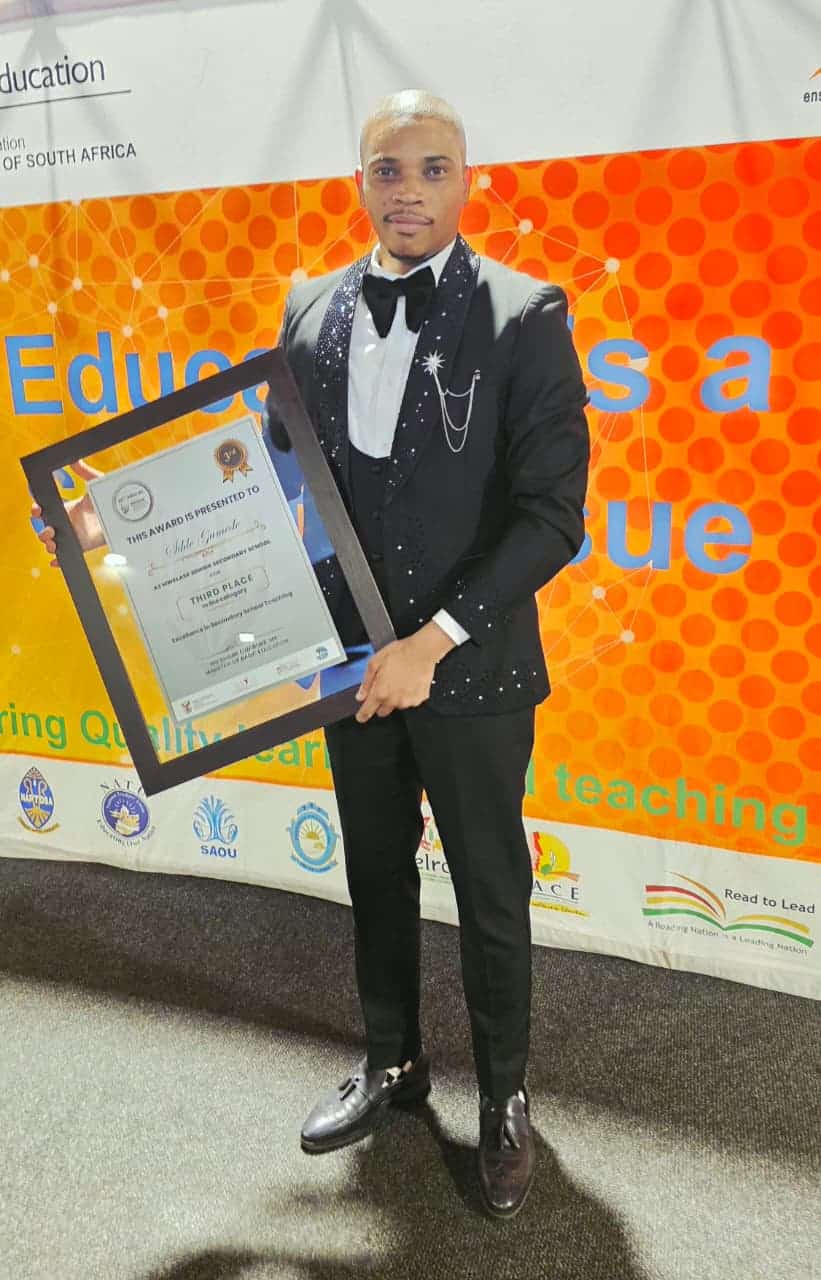 A man holding an award.