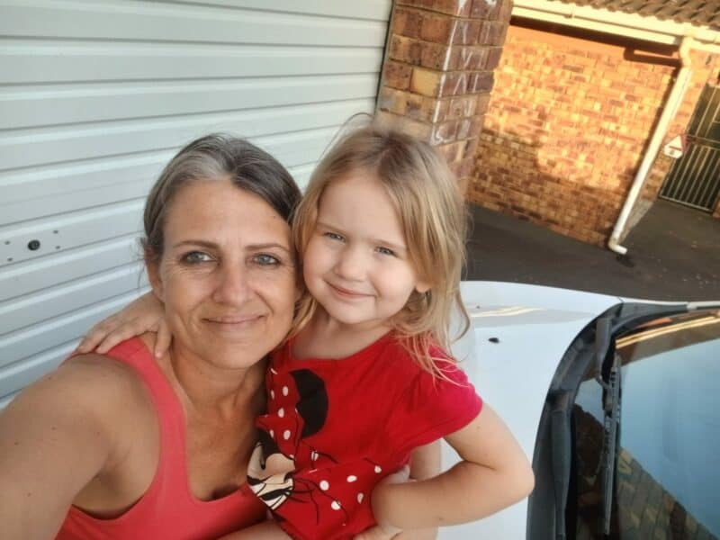 A mother and her daughter. 