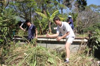 Slater Crafford and Mias Venter break a sweat while clearing the bushes.