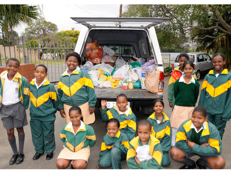 Yellowwood Park Primary School pupils who helped fill-up the Crow vehicle with their generous donations on Tuesday, 10 June.