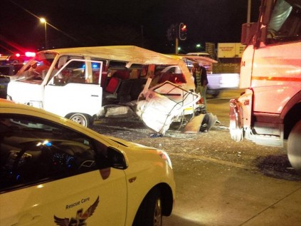 A taxi and truck collided, laving 10 people injured.
