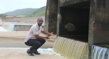 Outfall into Cuttings Beach