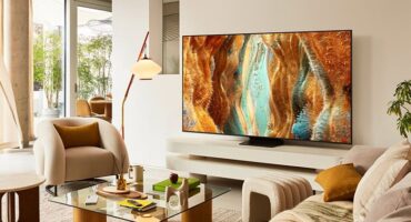 QN70F_PERS_STAND_BeautyShot_19082 R2