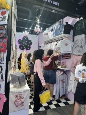 The stalls often keep updated pop culture clothing that you would rarely find elsewhere.