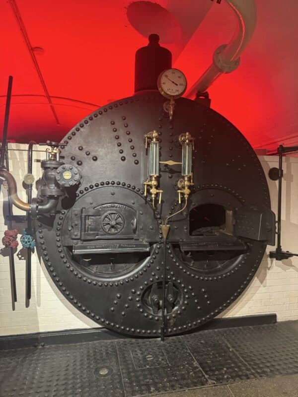 The old steam system used to raise the bascules of the bridge.