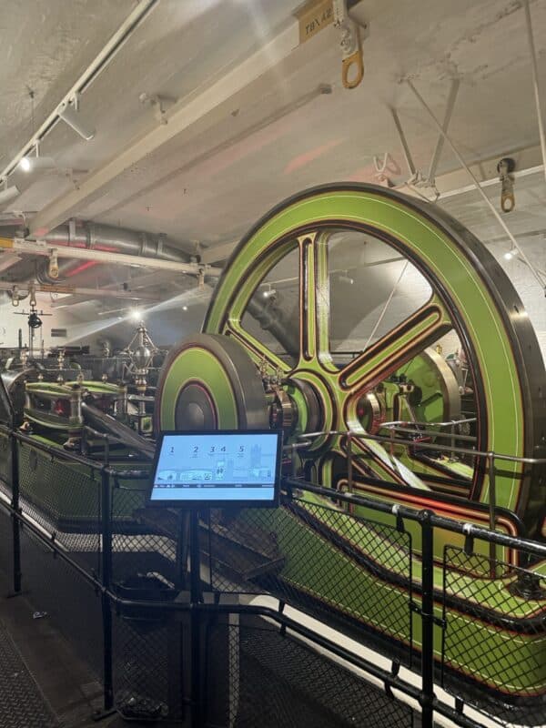 The hydraulic system used to raise the bascules of the bridge.