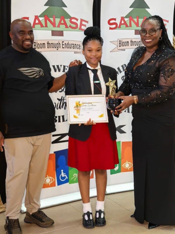 Slindokuhle Nxumalo from Open Air SS receives her awards from Sanase KZN chairperson Zinhle Dube and deputy chairperson Dr. Khetha Khumalo.