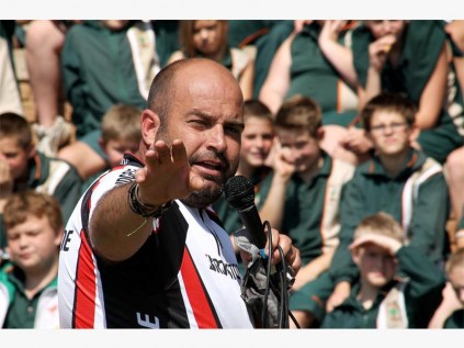 Ferdinand Rabie addressed the pupils of Laerskool Bergland on the costs involved in raising a baby rhino.