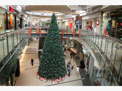 Shopping centres around the city have started decorating their retail areas with beautiful Christmas themes such as this massive tree in Illanga mall.
