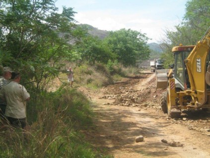 Residents along the Noordkaap Road recently took to the streets with their own funds and machinery.