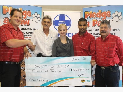 A massive cash injections for the Lowveld SPCA was provided by Spar this week when mr Roland Hill (Spar Lowveld) handed a cheque of R30 000 to mr Louie Amorim and  me Wilmandie Gelderbloem of the SPCA with Spar Lowveld colleagues, messrs Ralph Rajagopaul and Keith Williams.