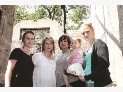 Hermiena Swannepoel, Catrien Pretorius, Carina Schmidt, Catrien Pretorius jnr, Carina Schmidt jnr