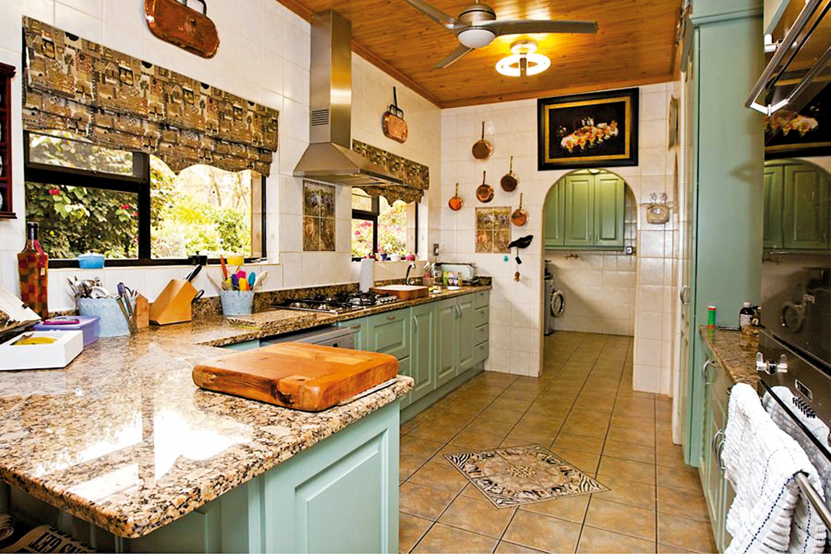 Rockies26Kitchen_21978 (Large)