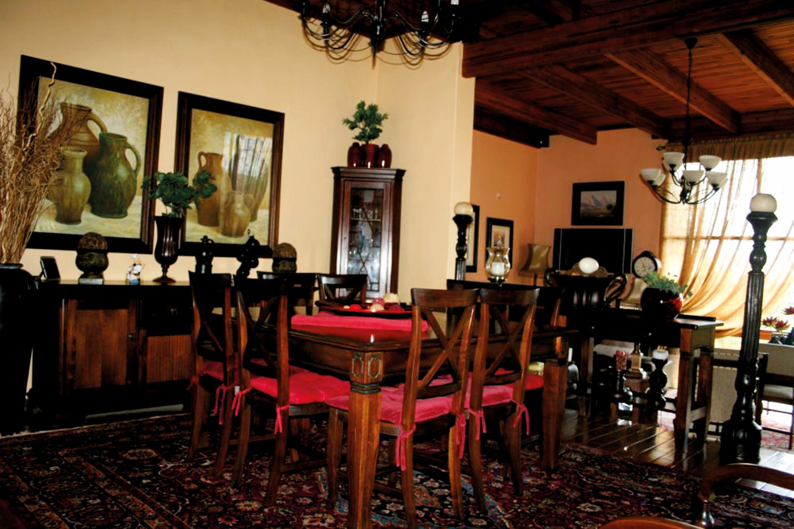 StratosDinningarea_81433 (Large)