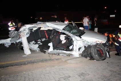 Die wrak van mnr. Bouwer Badenhorst se Mercedes. 