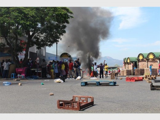 The vendors threw rocks at the police station. 