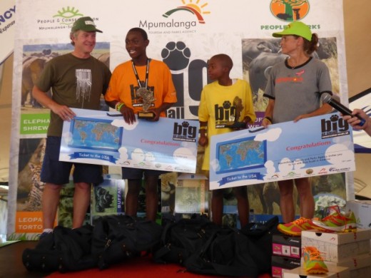 The winners Thabang Hedzane & Linah Maseke, holding plane tickets and flanked by Brian Morris of MTPA and on the right Zola Budd-Pieterse of Newton USA