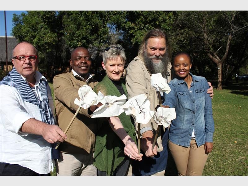 John Anthony Boerma, Taki Mamatsharaga, Renate Scholle, Willem Boshoff en Sekgabo Kedijang.