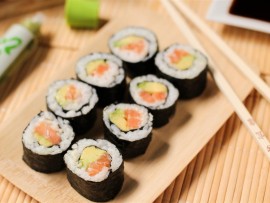 makis-saumon-avocat-avocado-salmon-sushi-rolls-1-of-1 (Medium)