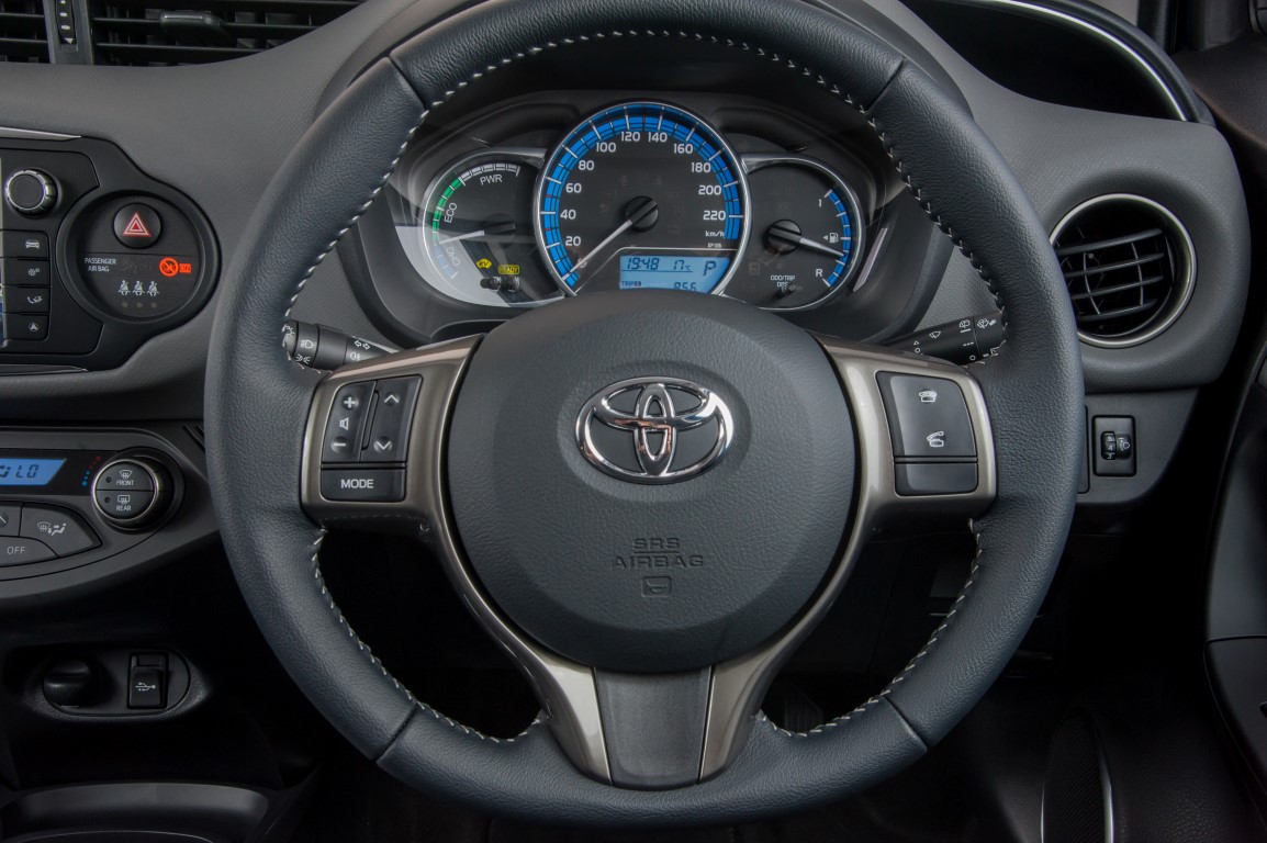 yaris-steering-wheel-2 (Medium)