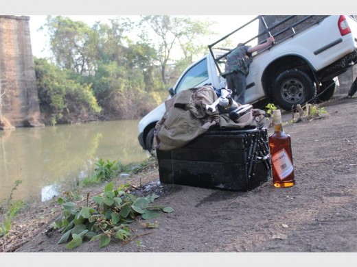 Volgens ooggetuies, was daar vier kaste bier en twee bottels brandewyn agterop die bakkie.