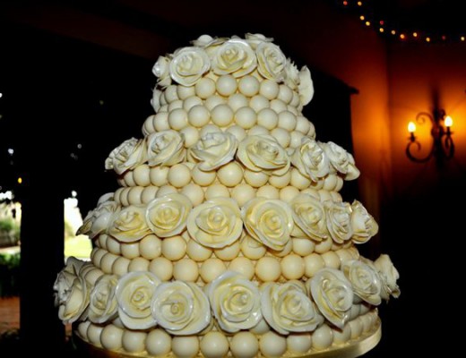 Die toppunt van vreugde is seker 'n troukoek gemaak van wit Lindt-sjokoladeballe.