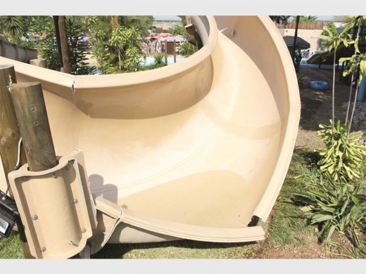 The broken structure fell about two metres. Photos: Stefan de Villiers