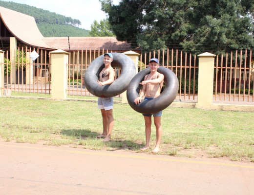 Tubers hitchhiking towards the river.