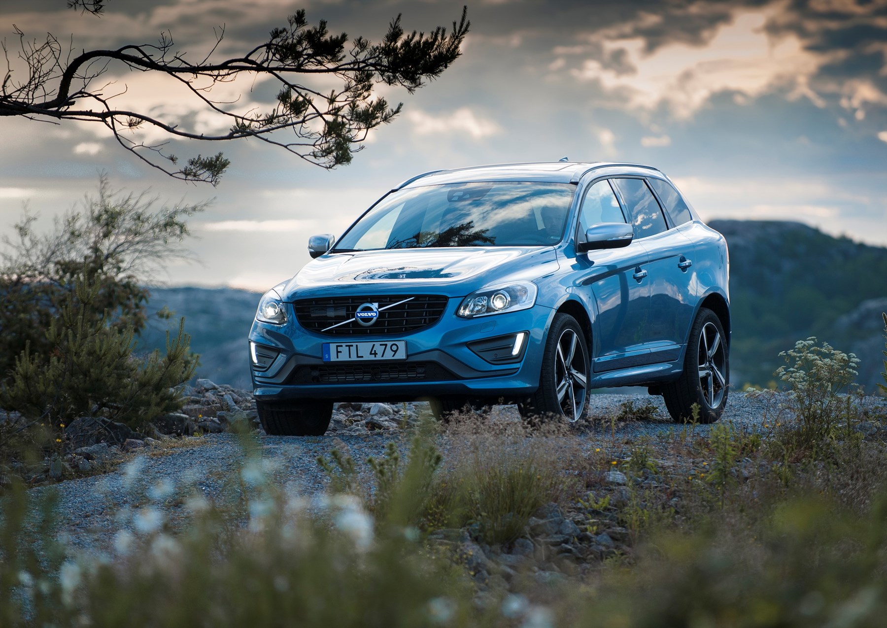 165717_volvo_xc60_model_year_2016_1800x1800