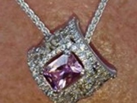 Her wedding ring was a necklace designed by Jenna Clifford (photo: Facebook). 