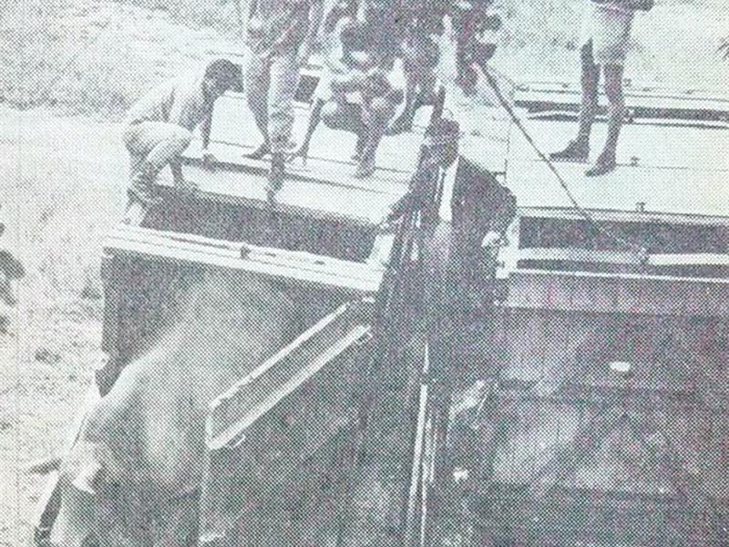 Offloading the cow at Buffelshoek.