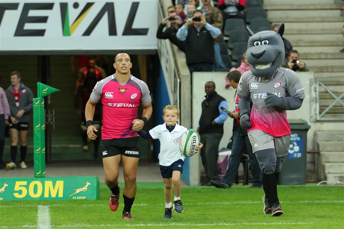 Wilmaure Louw draf in sy 50ste wedstryd vir die Pumas op saam met Pumaki en Jason Stoltz wat sy sewende verjaarsdag gevier het.