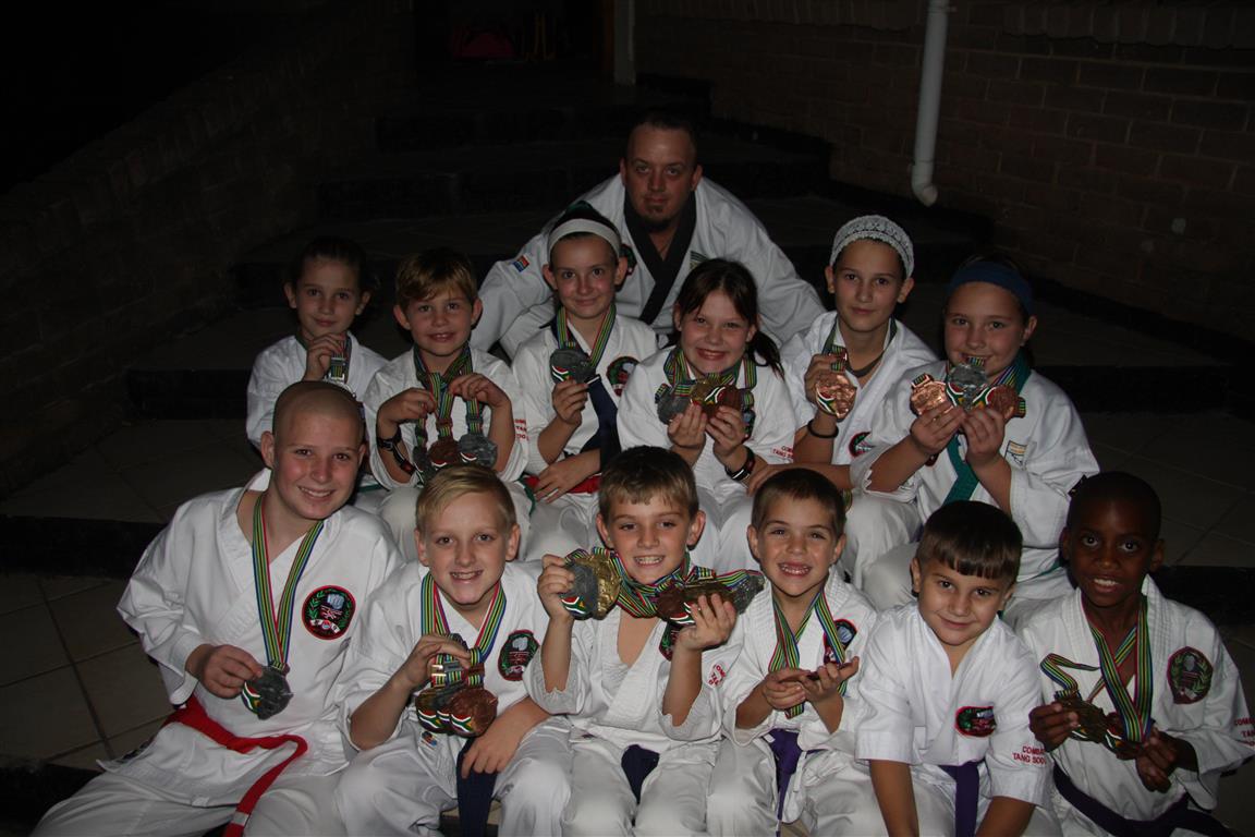 Front: Emile de Wet, Christo van Wyk, Dhandre van Wyk, Renaldo Smith, Joshua Jonker, Nkhlankla Mgiba, (middle) Mikayla Jonker, Christelle de Beer, Jean-Lee de Wet, Abigail de Beer, Jessica Jonker, Linique Joubert, (back) and Christo van Wyk.