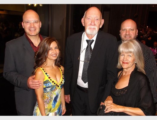 Chris Barnard verlede jaar tydens die Fiësta-toekennings. Van links is sy seun, Stephan, skoondogter Lorena, Chris, nog 'n seun Johan en sy vrou Katinka Heyns.