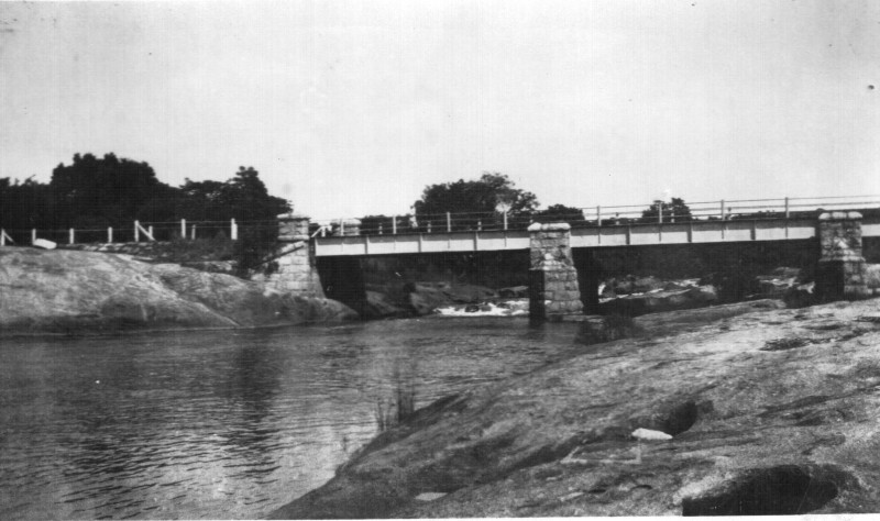 The pools in the Nels River at the old road bridge near Riverside Mall today used to be a popular place to swim and have a picnic for the early inhabitants of Nelspruit. The road bridge is today still in use.