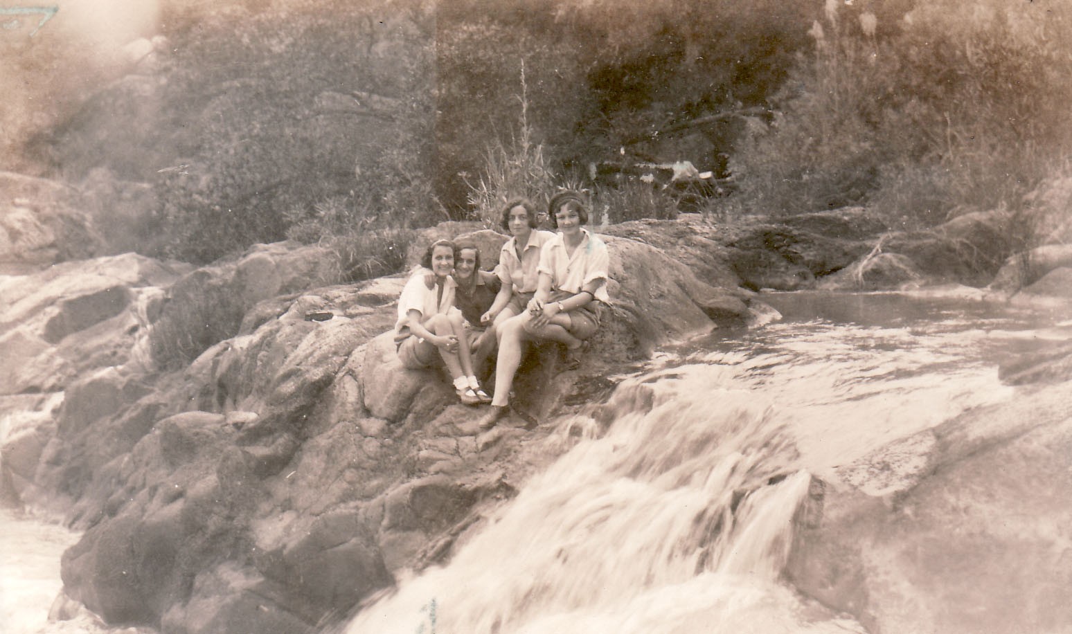 Helena, Daphne, Milly and Anne. Young Nelspruit beauties from the 1930s at the Nels River from the album of Helena Brown.