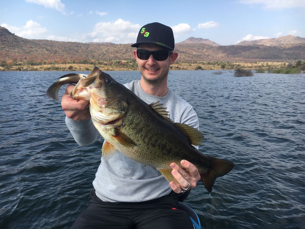bass eats huge kurper