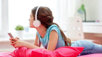 Help: My teen never leaves her room!