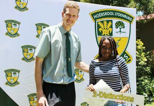 Michael van der Merwe (skoolhoof) en Vanessa Nkosi.