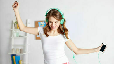 Good news: Today's teens are not in a hurry to grow up!