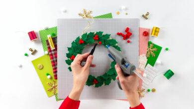 Help your child make a felt Christmas wreath