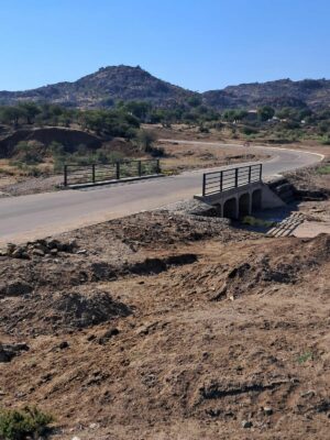 The road also consist an access bridge.