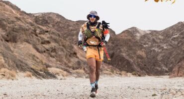 Damien Kühn battling his way through the Gobi Desert. > Photo: Sourced/Ultra Gobi 400km