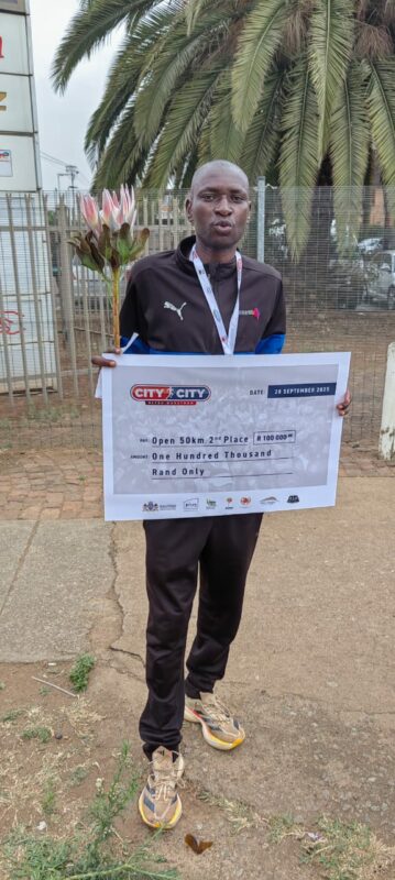Tebogo Pulusa shows off his prize. 